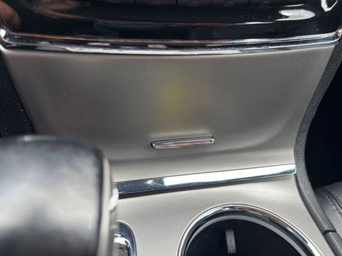 Used 2022 Jeep Grand Cherokee Limited image 37