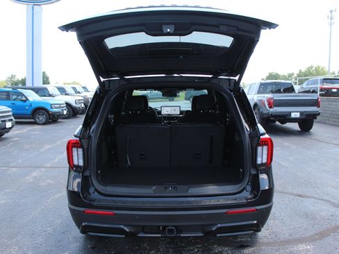 New 2026 Ford Explorer ST-Line w/ ST-Line Street Pack AWD/4WD image 17