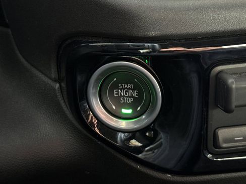 Used 2025 GMC Sierra 1500 Elevation image 33