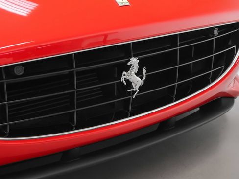 Used 2010 Ferrari California RWD image 6