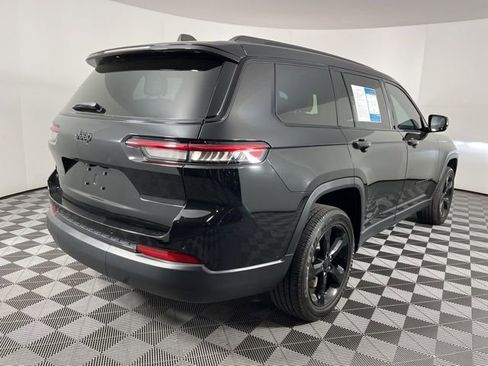 Used 2023 Jeep Grand Cherokee L Laredo RWD image 11