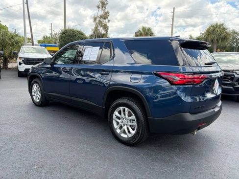 Used 2022 Chevrolet Traverse LS FWD image 4