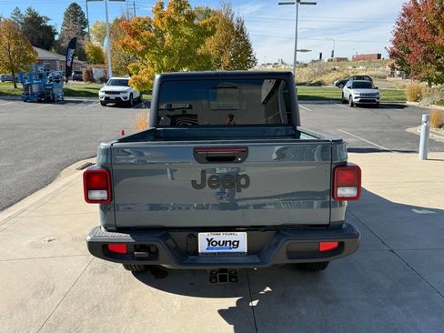 New 2025 Jeep Gladiator Sport image 9