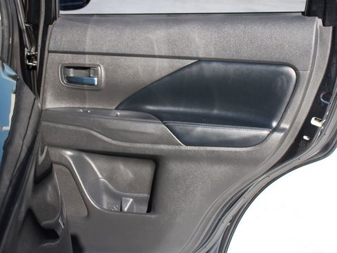 Used 2019 Mitsubishi Outlander SEL image 18