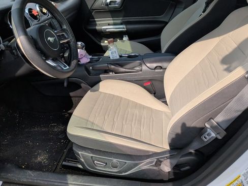 Used 2016 Ford Mustang GT RWD image 5