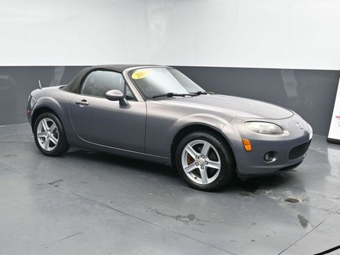 Used 2006 MAZDA MX-5 Miata Touring image 2