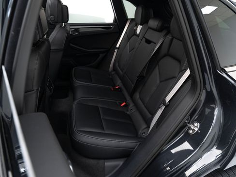 Certified 2025 Porsche Macan AWD/4WD image 29