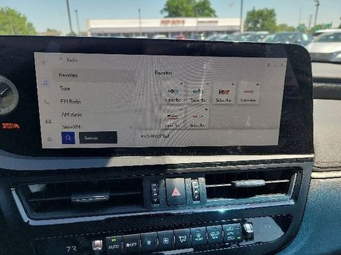 Used 2024 Lexus ES 300h w/ Premium Package FWD image 13