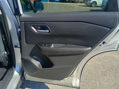 Used 2024 Nissan Rogue SV AWD/4WD image 15