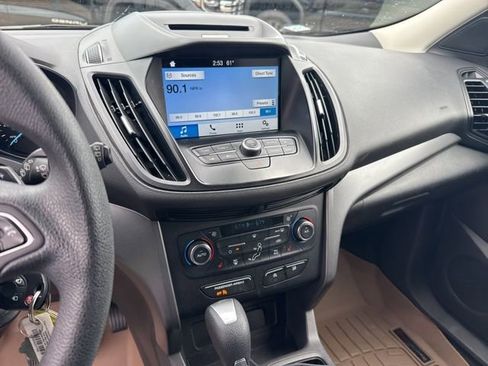Used 2017 Ford Escape SE w/ Equipment Group 201A image 9