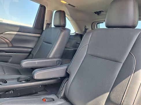 Used 2019 Toyota Highlander Limited AWD/4WD image 23