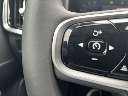 Certified 2025 Volvo S90 T8 Plus image 27