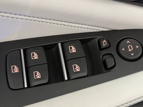 Used 2025 BMW X5 xDrive50e w/ Premium Package image 13