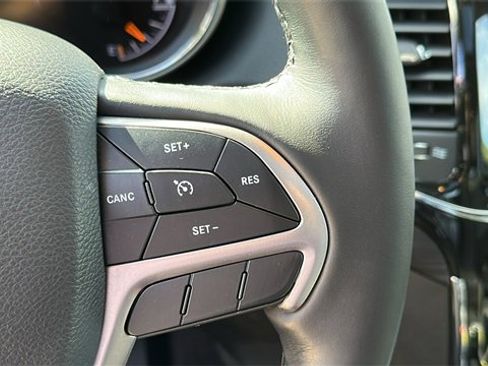 Used 2022 Jeep Grand Cherokee Laredo X image 14