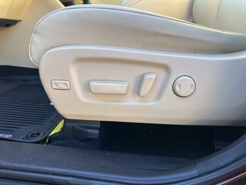 Used 2018 Toyota Highlander SE image 14