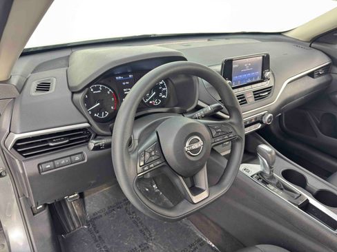 Used 2024 Nissan Altima 2.5 S image 12