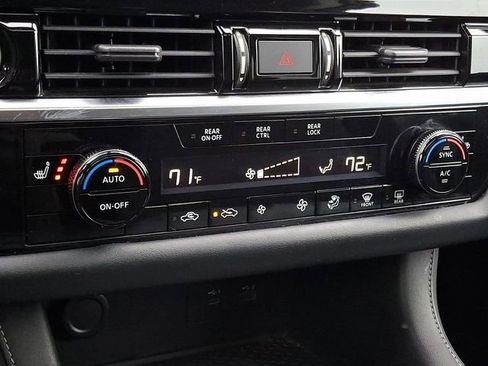 Used 2022 Nissan Pathfinder SV w/ SV Premium Package AWD/4WD image 16