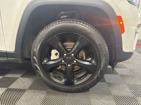 Used 2024 Jeep Grand Cherokee Limited w/ Luxury Tech Group II AWD/4WD image 23