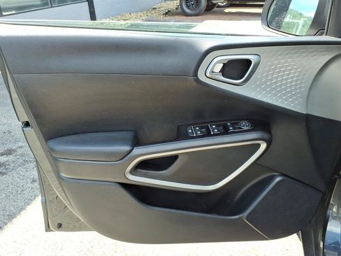 Used 2024 Kia Soul LX w/ Option Group 015 FWD image 11