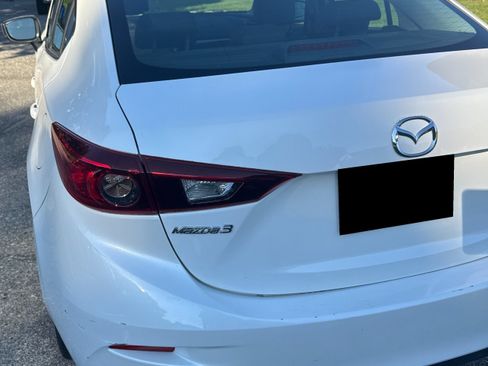 Used 2017 MAZDA MAZDA3 Touring FWD image 3