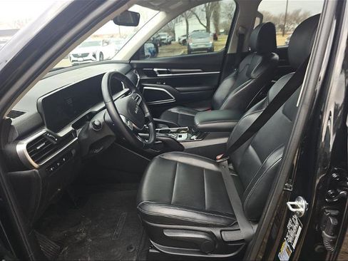 Used 2024 Kia Telluride LX image 3