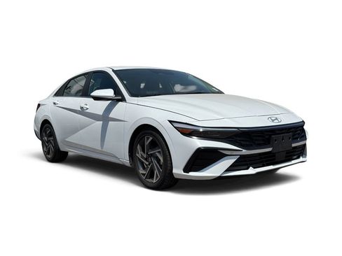 Used 2025 Hyundai Elantra SEL FWD image 14