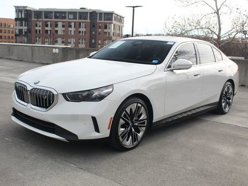 Used 2025 BMW i5 xDrive40 w/ Premium Package image 3