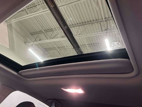 Used 2021 Subaru Crosstrek 2.0i Premium w/ Moonroof Package image 9