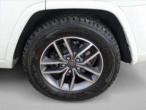 Used 2020 Jeep Grand Cherokee Overland AWD/4WD image 26