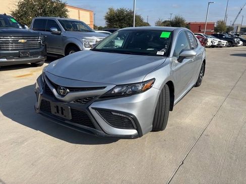Used 2024 Toyota Camry SE image 6