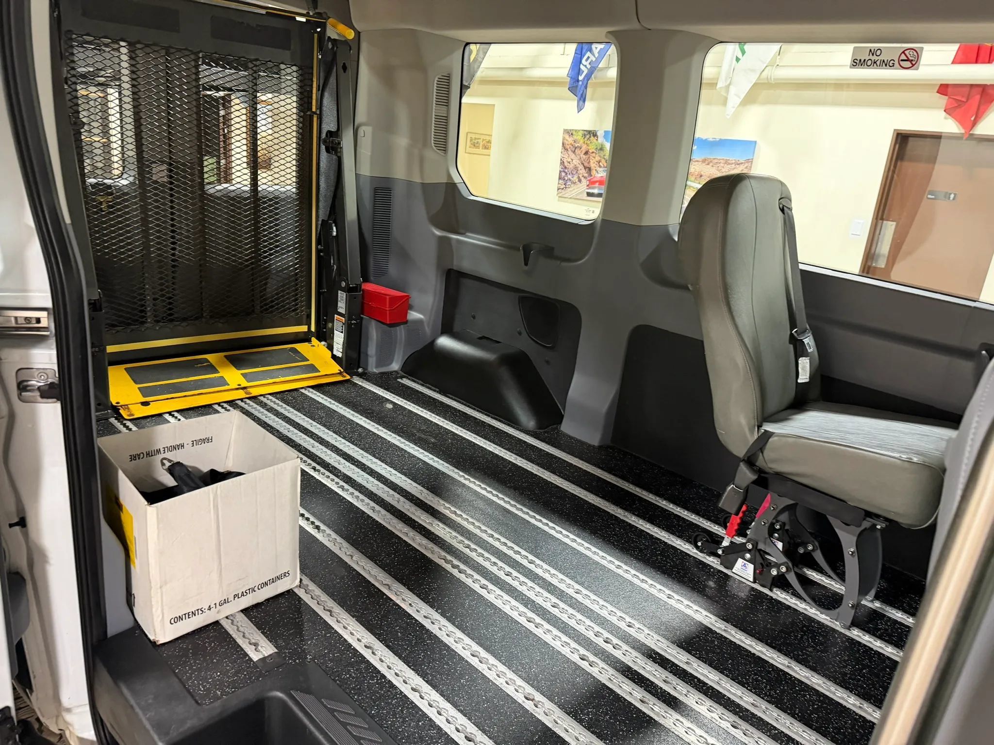 Used 2018 Ford Transit 150 XL RWD image 35