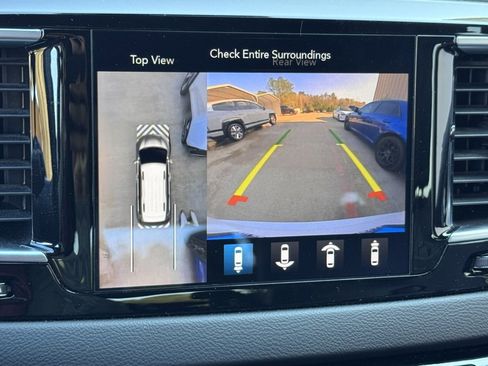 Used 2019 Chrysler Pacifica Touring-L Plus w/ Advanced Safetytec Group image 4