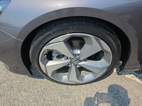 Used 2018 Honda Accord Touring image 38
