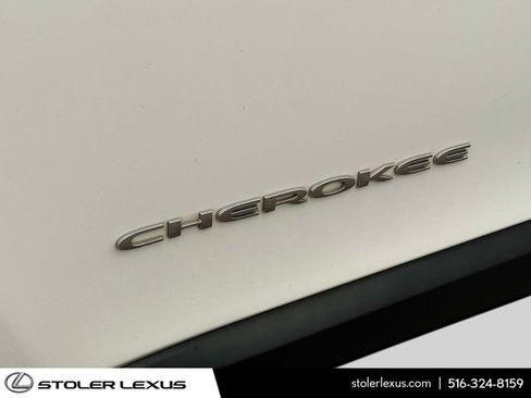Used 2021 Jeep Cherokee Limited w/ Mopar Interior Package AWD/4WD image 14