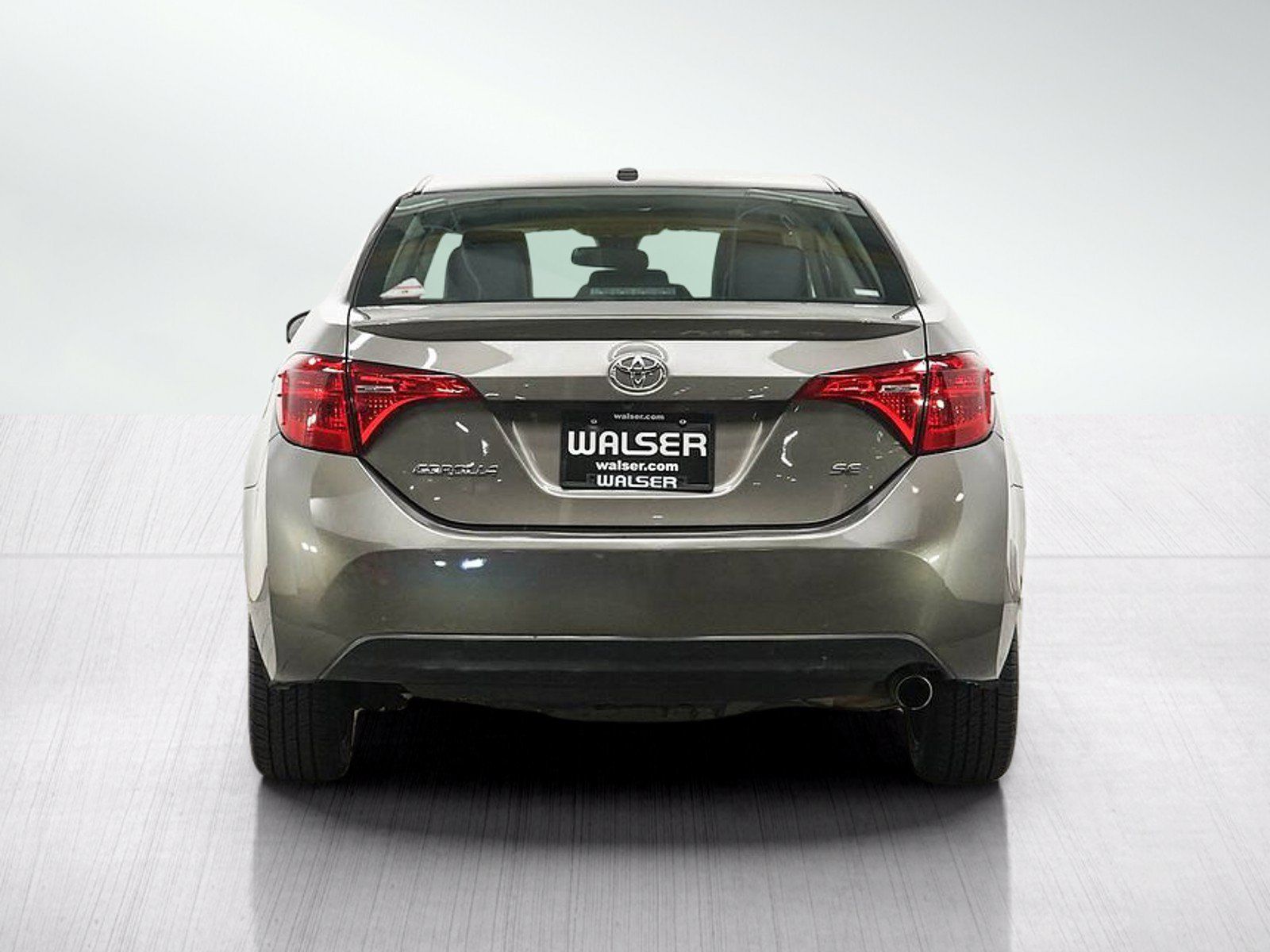 Used 2018 Toyota Corolla SE w/ SE Premium Package FWD image 4