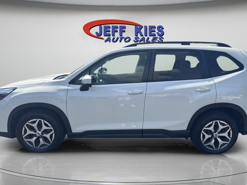Used 2019 Subaru Forester Premium AWD/4WD image 8