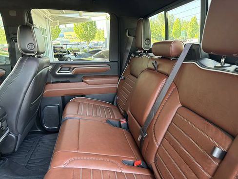 Used 2024 GMC Sierra 3500 Denali Ultimate AWD/4WD image 27