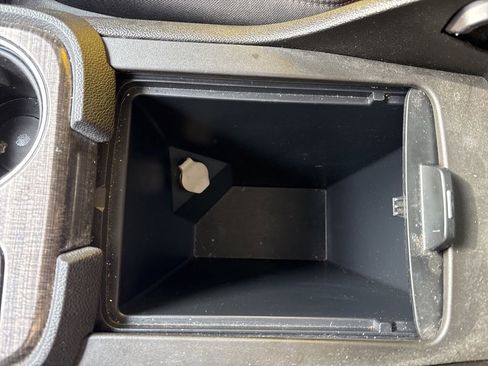 Used 2015 GMC Acadia SLT image 41