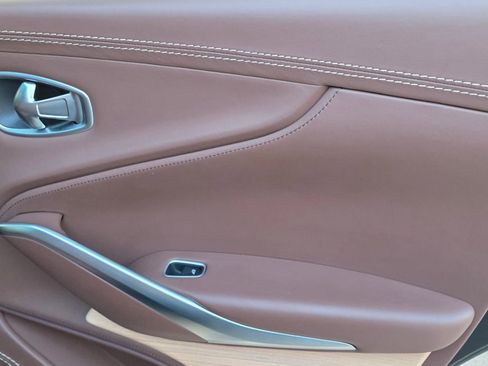 Used 2022 Aston Martin DBX image 33