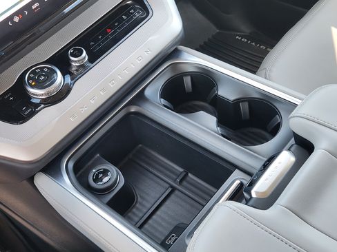 New 2026 Ford Expedition Active RWD image 16