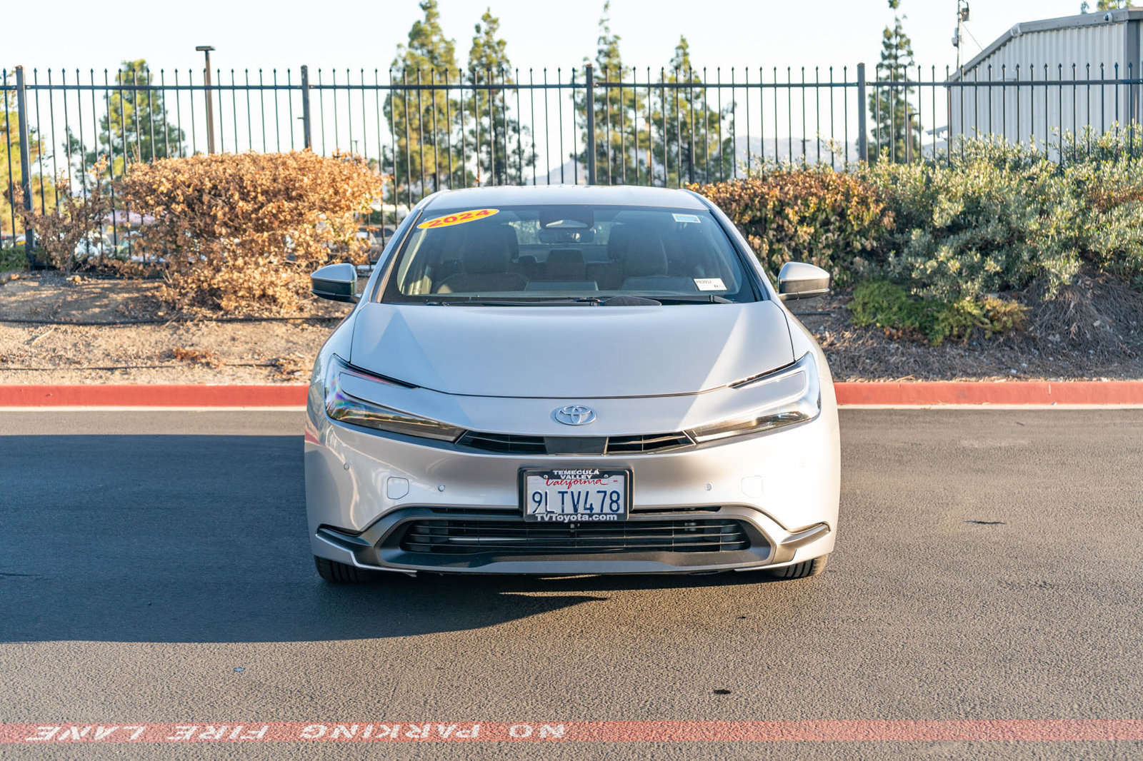 Used 2024 Toyota Prius LE FWD image 2