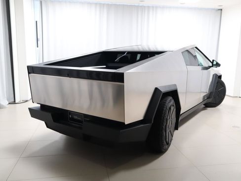 Used 2024 Tesla Cybertruck AWD Crew Cab image 5