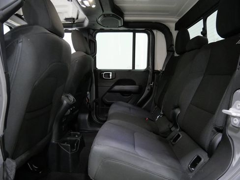 Used 2023 Jeep Gladiator Overland image 27