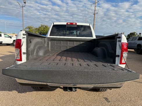 Used 2024 RAM 2500 Tradesman w/ Chrome Appearance Group image 10