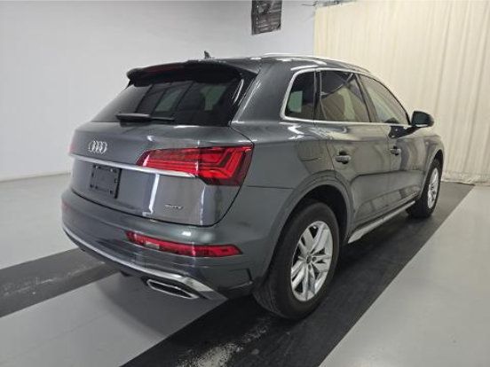 Used 2023 Audi Q5 2.0T Premium w/ Convenience Package AWD/4WD image 2