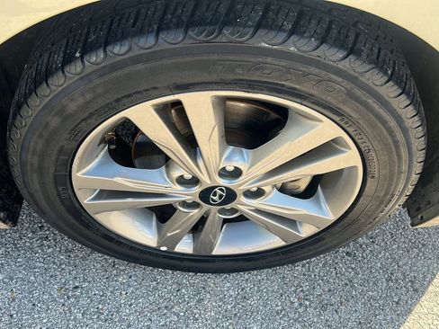 Used 2017 Hyundai Elantra Value Edition FWD image 33