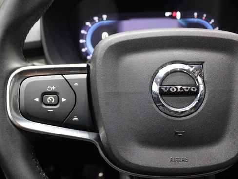 Used 2025 Volvo XC40 B5 Plus image 26