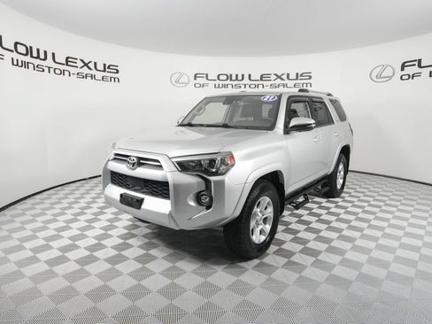 Used 2021 Toyota 4Runner SR5 Premium w/ Moonroof Package AWD/4WD image 1