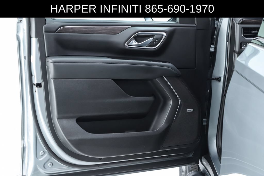 Used 2024 Chevrolet Suburban Z71 w/ Luxury Package AWD/4WD image 19