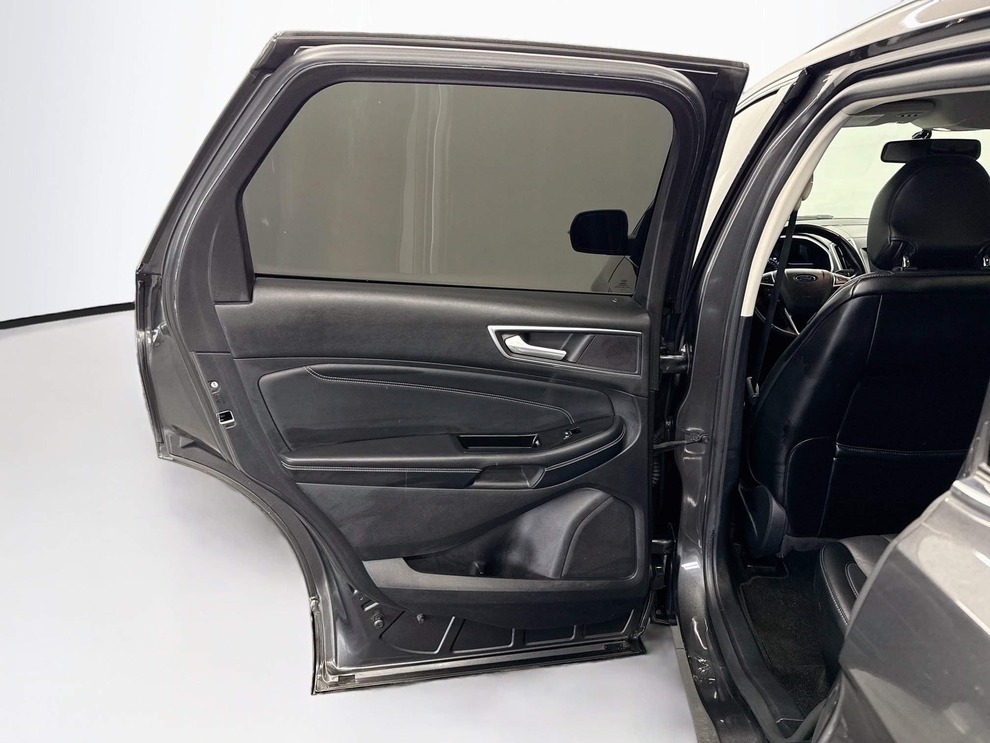 Used 2015 Ford Edge Titanium w/ Technology Package FWD image 25